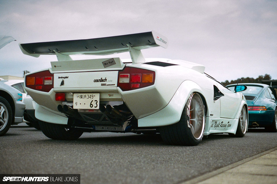 Chiếc Lamborghini Countach LP5000 Quattrovalvole được trang bị hệ thống xả thửa riêng Chiếc Lamborghini Countach LP5000 Quattrovalvole được trang bị hệ thống xả thửa riêng