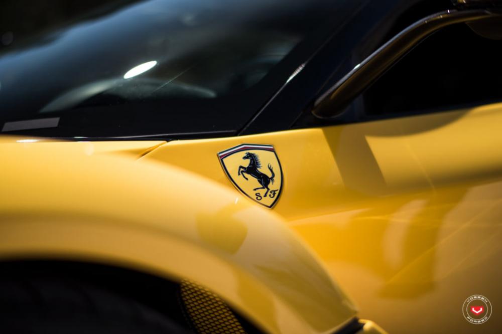 Ngoài động cơ xanh, Ferrari còn trang bị cho LaFerrari mô-tơ điện sản sinh công suất tối đa 163 mã lực và mô-men xoắn cực đại 270 Nm.