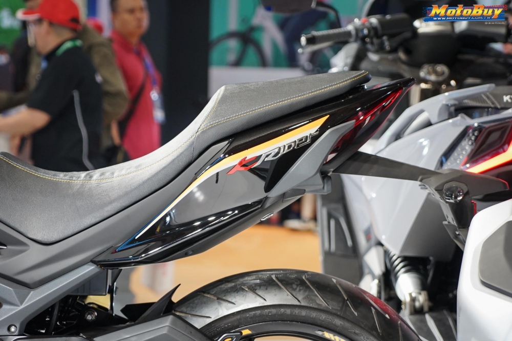 Phần đuôi của Kymco K-Rider 400 có bộ vỏ nhựa được thiết kế khá to và dày
