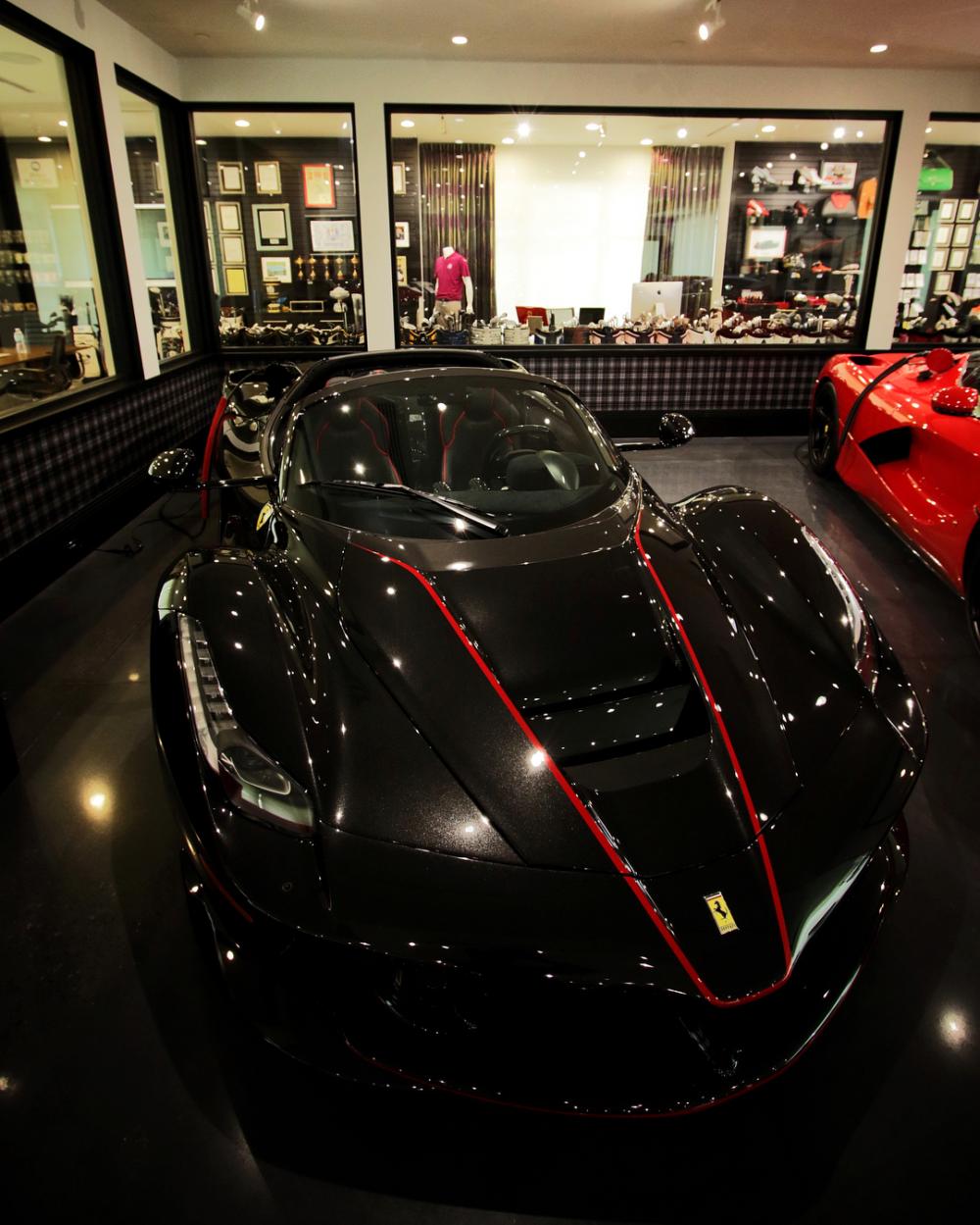 Siêu xe Ferrari LaFerrari Aperta màu đen