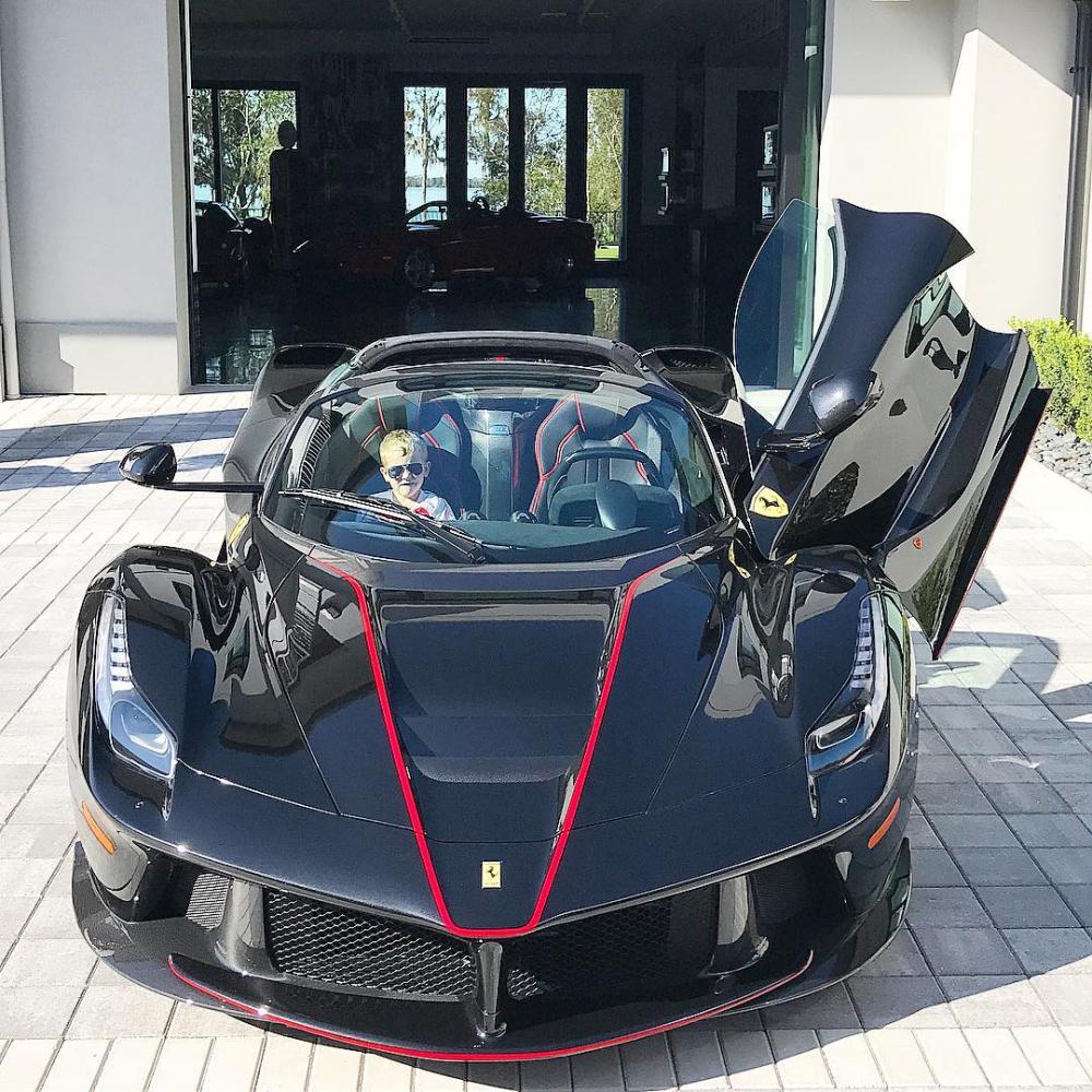 Chiếc Ferrari LaFerrari Aperta của Poulter
