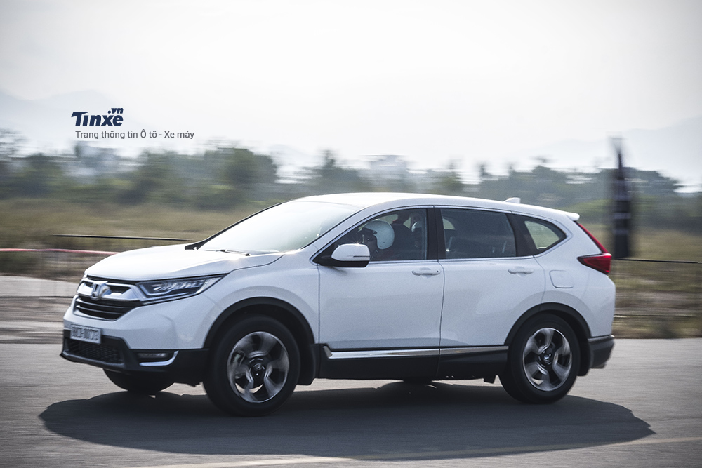 Honda CR-V 2018 bán chạy gấp đôi Mazda CX-5 trong tháng 4/2018