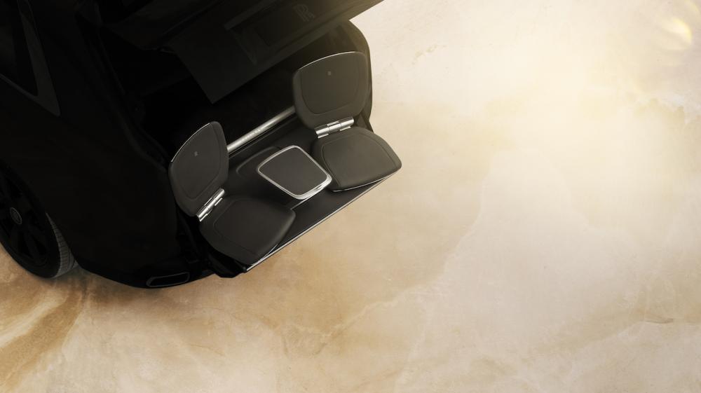 Tiện ích Viewing Suite của Rolls-Royce Cullinan 2019 Tiện ích Viewing Suite của Rolls-Royce Cullinan 2019