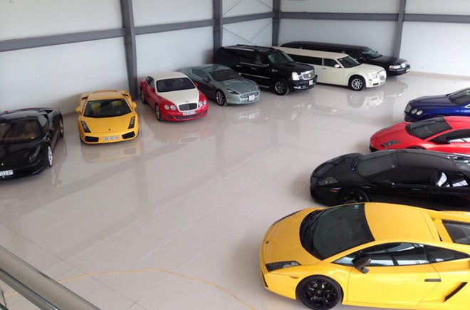 Thực tế, những hình ảnh về garage cực khủng của Hiệp Gas đang gây sốt cộng đồng mạng trong thời gian vừa qua đã được chụp cách đây khoảng 3 năm Thực tế, những hình ảnh về garage cực khủng của Hiệp Gas đang gây sốt cộng đồng mạng trong thời gian vừa qua đã được chụp cách đây khoảng 3 năm