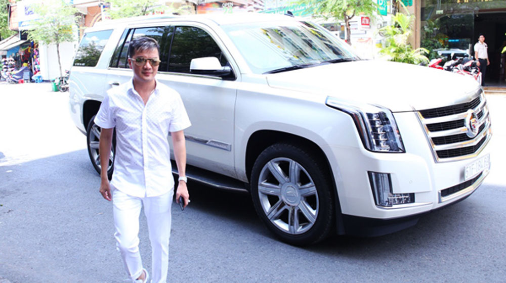 Chiếc Cadillac Escalade màu trắng của Đàm Vĩnh Hưng Chiếc Cadillac Escalade màu trắng của Đàm Vĩnh Hưng