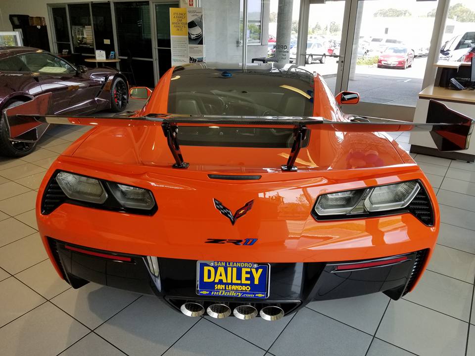 Mức giá bán của chiếc Chevrolet Corvette ZR1 2019 với gói tuỳ chọn ZTK Performance Package là 175.000 USD, tương đương 3,98 tỷ Đồng