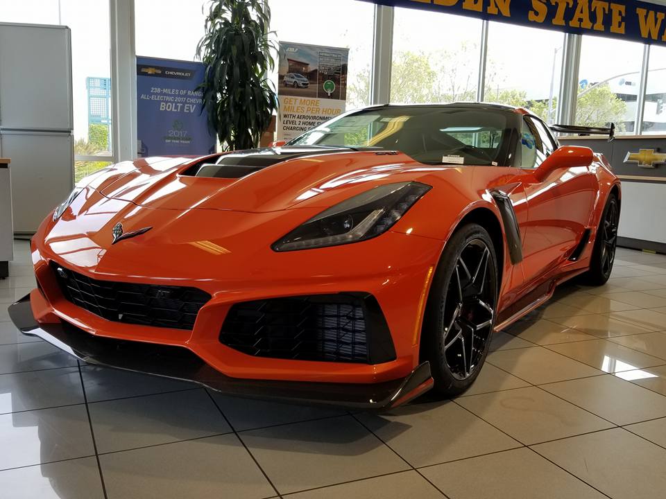 đại lý này chỉ có 2 chiếc Corvette ZR1 2019 để bàn giao cho khách hàng