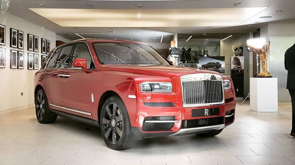 Rolls-Royce Cullinan 2019 có kích thước lớn hơn đối thủ Bentley Bentayga Rolls-Royce Cullinan 2019 có kích thước lớn hơn đối thủ Bentley Bentayga