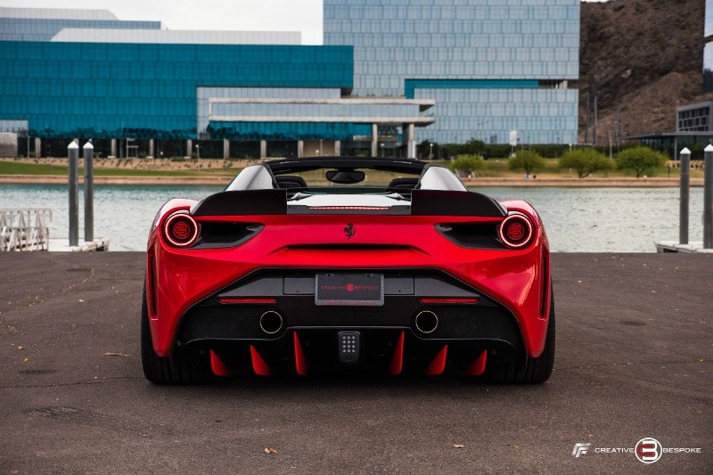 Vòng ra phía đuôi xe, hãng độ đến đến từ Mỹ mang đến cho ngựa chồm mui trần cản va sau mới bằng sợi carbon, Vòng ra phía đuôi xe, hãng độ đến đến từ Mỹ mang đến cho ngựa chồm mui trần cản va sau mới bằng sợi carbon,