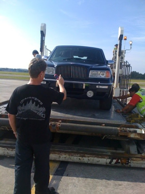 Bentley Dominator xuất hiện tại sân bay Bentley Dominator xuất hiện tại sân bay