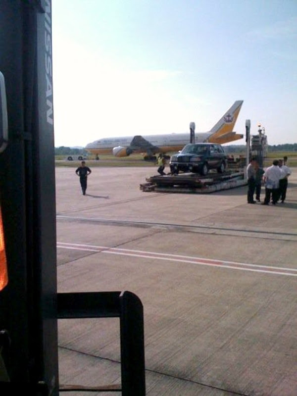 Bentley Dominator xuất hiện tại sân bay Bentley Dominator xuất hiện tại sân bay