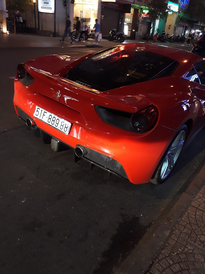 Ferrari 488 GTB của Tuấn Hưng mang biển số khá đẹp Ferrari 488 GTB của Tuấn Hưng mang biển số khá đẹp