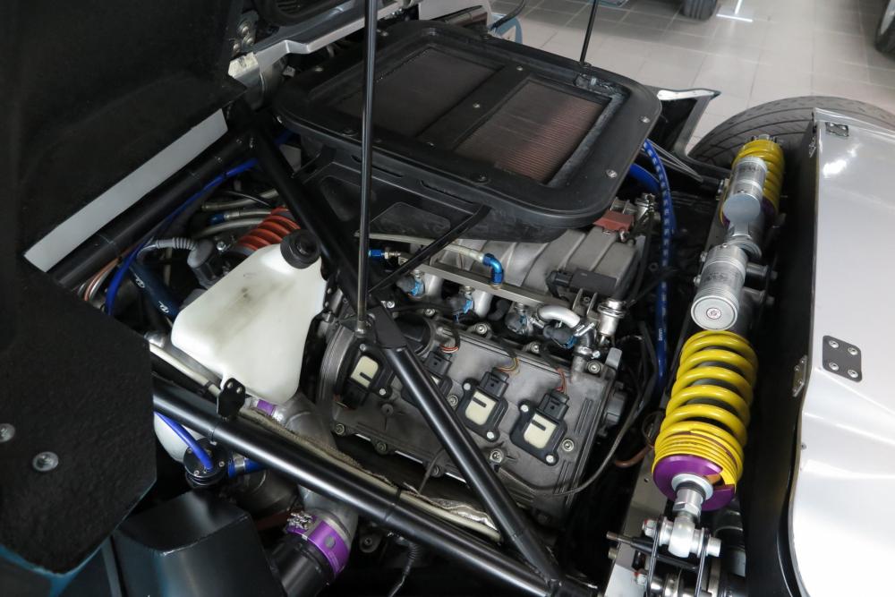 Gumpert Apollo Sport được trang bị động cơ V8, dung tích 4.2 lít, tăng áp, sản sinh ra công suất tối đa 691 mã lực