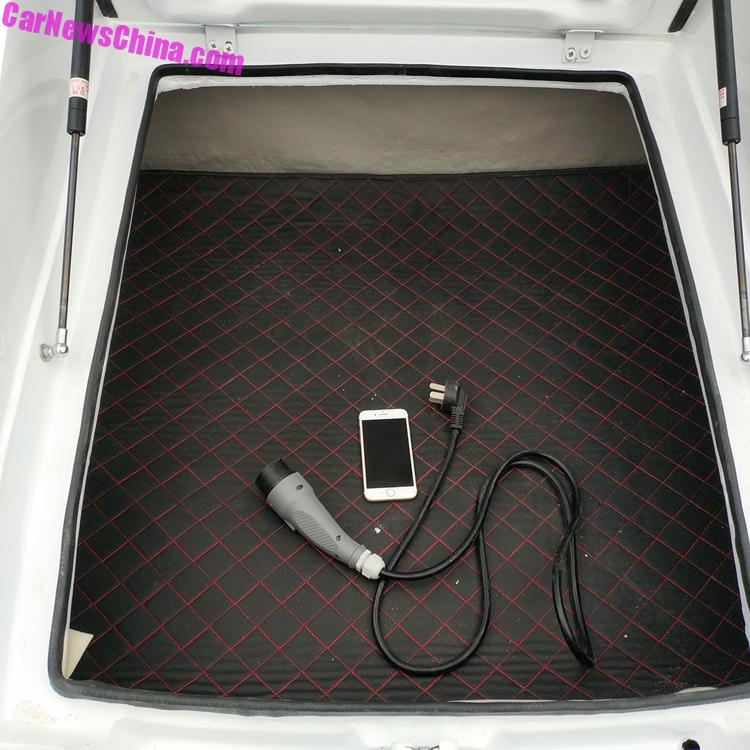 Thảm sàn khoang hành lý theo phong cách xe đua