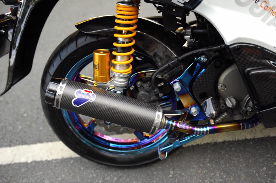 Ngoài ra còn có ống xả độ Ngoài ra còn có ống xả độ