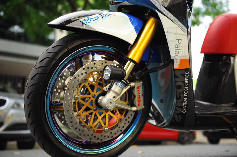 Điểm nhấn của bản độ này chính là dàn chân được lấy từ mẫu siêu mô tô Ducati Panigale 1299 Điểm nhấn của bản độ này chính là dàn chân được lấy từ mẫu siêu mô tô Ducati Panigale 1299