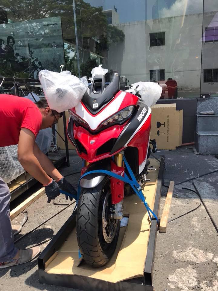 Đèn pha LED trên Ducati Multistrada 1260 Pikes Peak Đèn pha LED trên Ducati Multistrada 1260 Pikes Peak