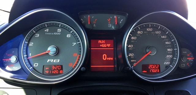 Hiện siêu xe này đã lăn bánh được quãng đường dài 17.000 dặm, tương đương23.359 km.