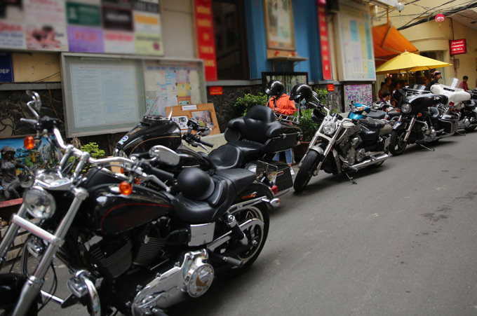  và xe phân khối lớn khủng của bạn bè góp vui