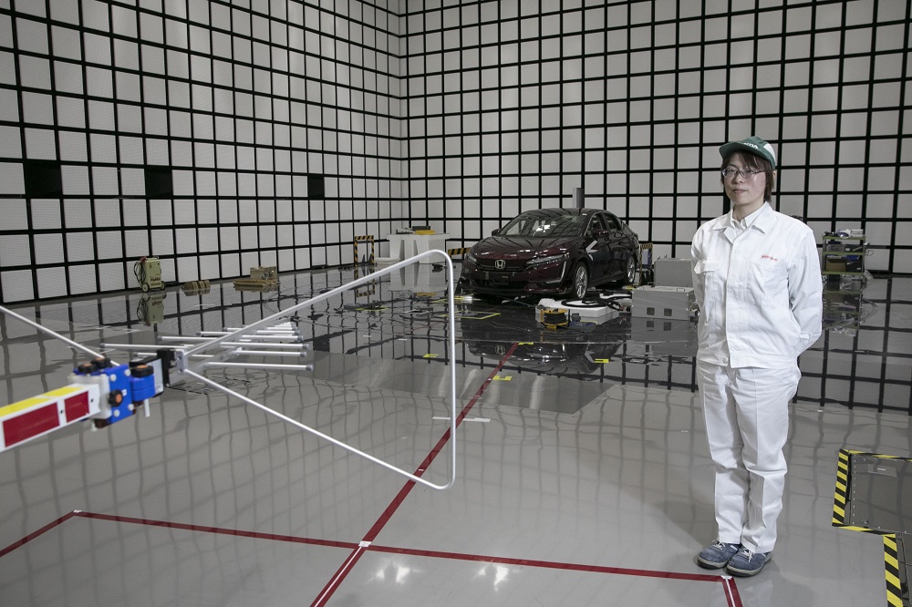 Nữ kỹ sư Natsuko Iwasaki ở Honda