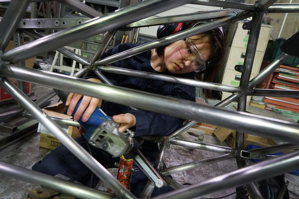 Các nữ sinh viên ngành kỹ sư như Yui Mitsuhashi đang được săn đón bởi những nhà sản xuất xe lớn Nhật Bản