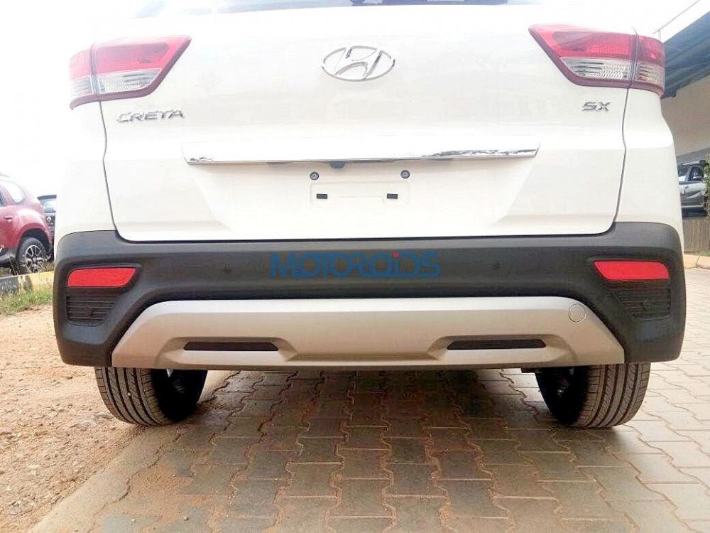 Hyundai Creta 2018 chỉ có thêm đèn phản quang và tấm ốp gầm màu bạc mới ở phía sau
