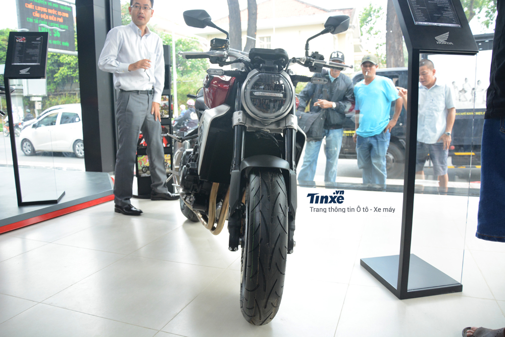 So với đời cũ, Honda CB1000R 2018 lột xác hoàn toàn thiết kế So với đời cũ, Honda CB1000R 2018 lột xác hoàn toàn thiết kế