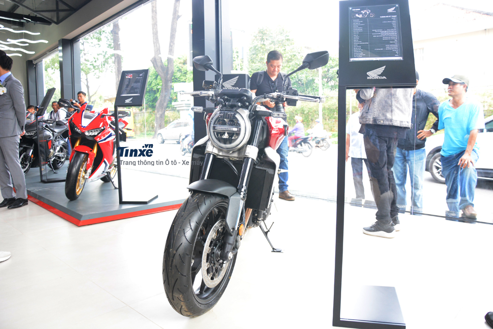 Honda CB1000R 2018 là một sản phẩm gây nhiều sự ngạc nhiên của hãng xe mô tô Nhật Bản dành cho các biker Honda CB1000R 2018 là một sản phẩm gây nhiều sự ngạc nhiên của hãng xe mô tô Nhật Bản dành cho các biker