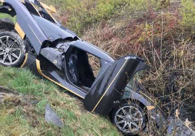 Chiếc Koenigsegg Agera RS Gryphon trong vụ tai nạn đầu tiên Chiếc Koenigsegg Agera RS Gryphon trong vụ tai nạn đầu tiên