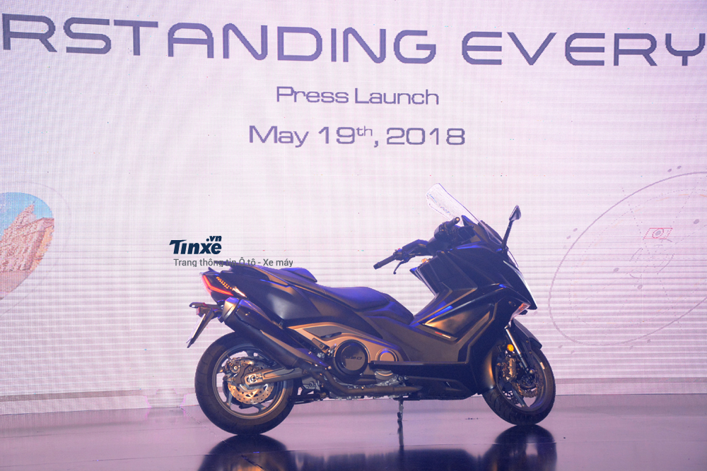 Khung sườn của AK550 chủ yếu được hãng Kymco sử dụng vật liệu nhôm nguyên khối, trọng lượng của mẫu xe ga 550 phân khối này khoảng 226 kg