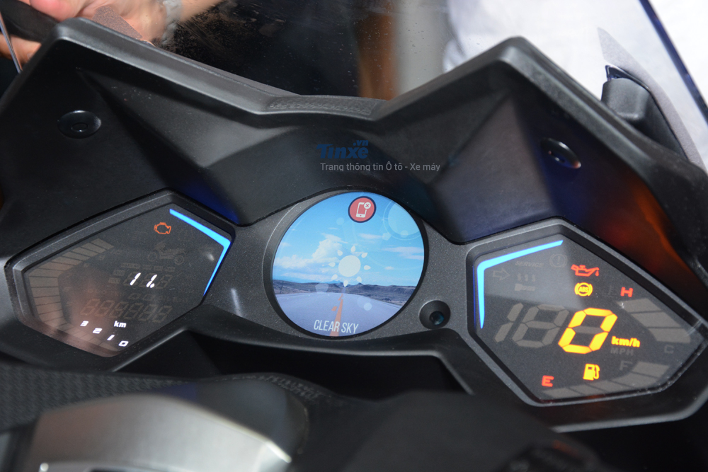 Việc thao tác hệ thống thông minh Noodoe trên Kymco Like II và Kymco AK550