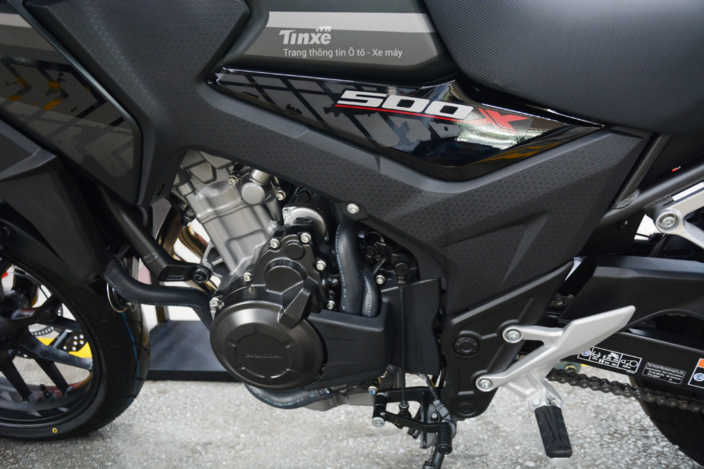 Xe sở hữu khối động cơ hai xi lanh song song dung tích 471cc, sản sinh công suất cực đại 47 mã lực tại 8500 vòng/phút và mô men xoắn cực đại 43Nm tại 7500 vòng/phút, 
