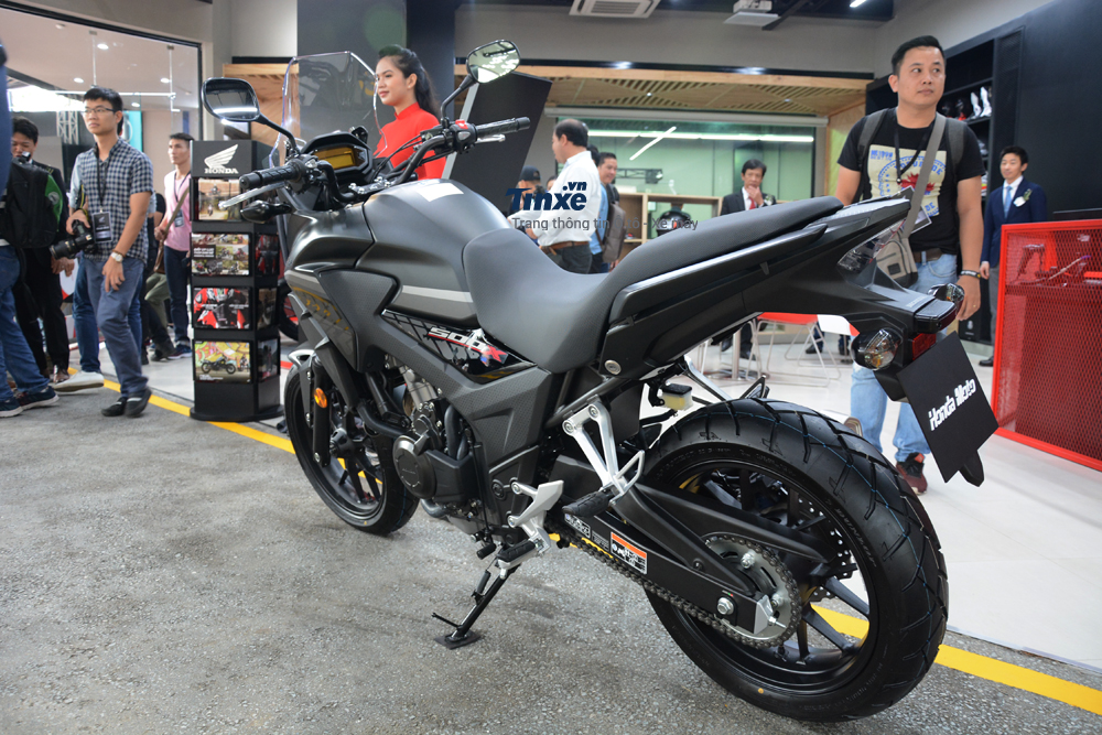 Hệ thống treo trước được nâng cấp với nhiều chế độ tùy chỉnh, cùng bộ phanh mới kết hợp với hệ thống chống bó cứng phanh ABS. Hệ thống truyền động và bộ khung gầm của Honda CB500X mới cũng đã có nhiều cải tiến