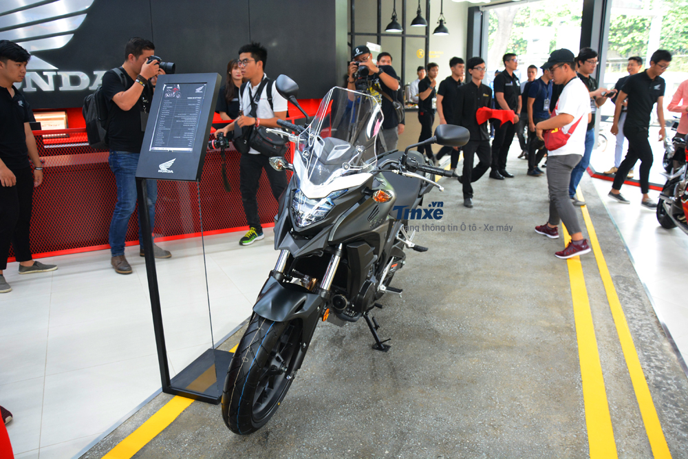 Đơn cử là chiếc adventure tầm trung Honda CB500X 2018 chỉ có mức giá bán 180 triệu Đồng