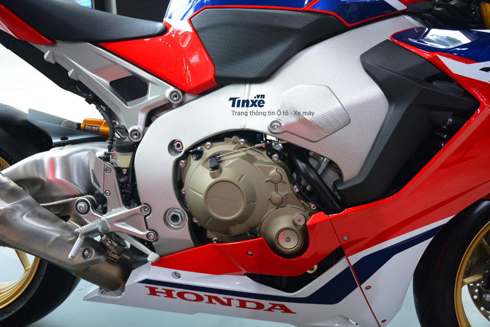Trái tim của Honda CBR1000RR FireBlade SP 2018 là khối động cơ DOHC, 4 xy-lanh thẳng hàng, dung tích 1.000 phân khối