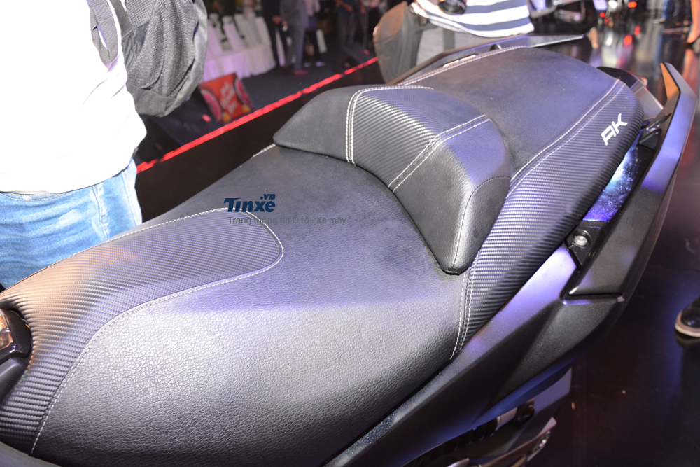 Chiều cao của yên xe tính từ mặt đất là 785 mm.