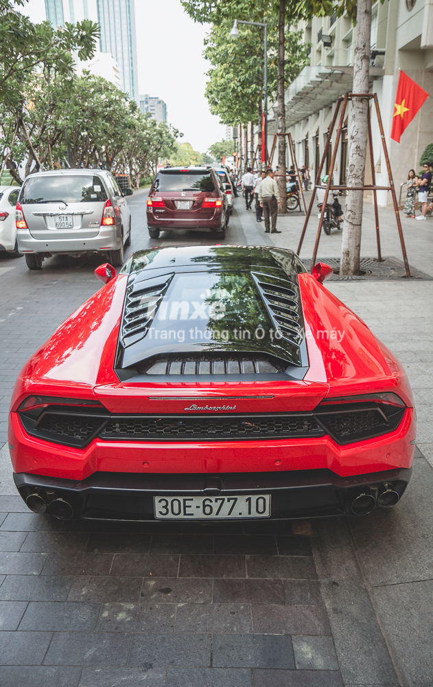 Siêu bò này từng nằm trong bộ sưu tập xe khủng của em trai biên tập viên Ngọc Trinh cùng với Ferrari 488 GTB, Bentley Mulsanne