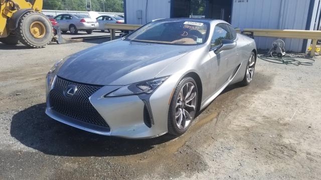 Chiếc Lexus LC500 này là một nạn nhân của mưa đá