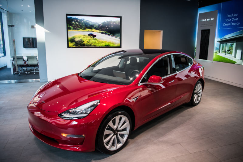 Tesla Model 3 có thêm phiên bản mô-tơ kép và dẫn động 4 bánh toàn thời gian Tesla Model 3 có thêm phiên bản mô-tơ kép và dẫn động 4 bánh toàn thời gian