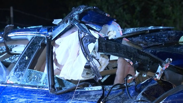 Chiếc Tesla Model S bị hỏng nặng, túi khí bung ra Chiếc Tesla Model S bị hỏng nặng, túi khí bung ra