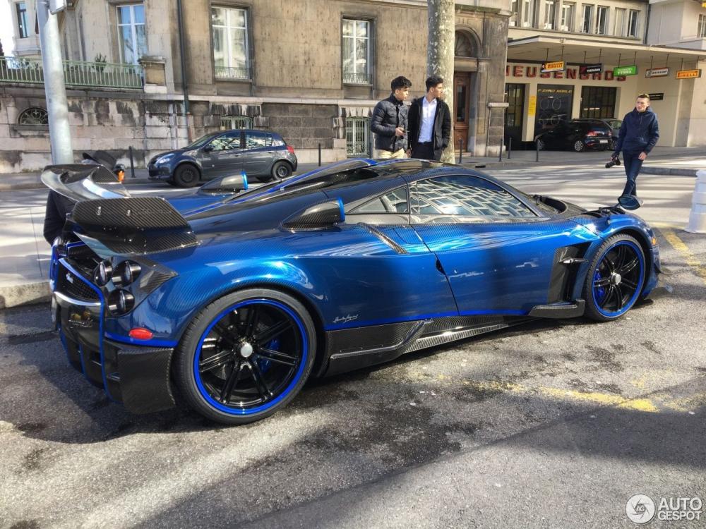 Pagani Huayra BC có mức giá khởi điểm 2,3 triệu Euro, tương đương 2,5 triệu USD khoảng 57 tỷ Đồng. Pagani Huayra BC có mức giá khởi điểm 2,3 triệu Euro, tương đương 2,5 triệu USD khoảng 57 tỷ Đồng.
