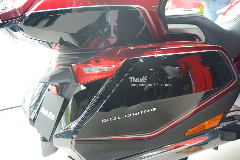 Honda Gold Wing 2018 được trang bị đến 3 thùng đựng đồ có dung tích khá lớn, các thùng đồ này đều được hãng Honda trang bị giảm chấn. 