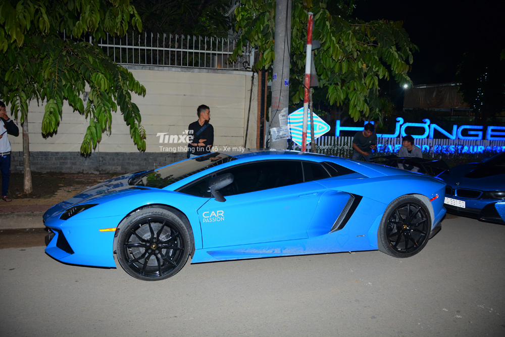 Lamborghini Aventador  LP700-4 sử dụng động cơ V12, dung tích 6.5 lít, sản sinh công suất tối đa 700 mã lực và mô-men xoắn cực đại 690 Nm