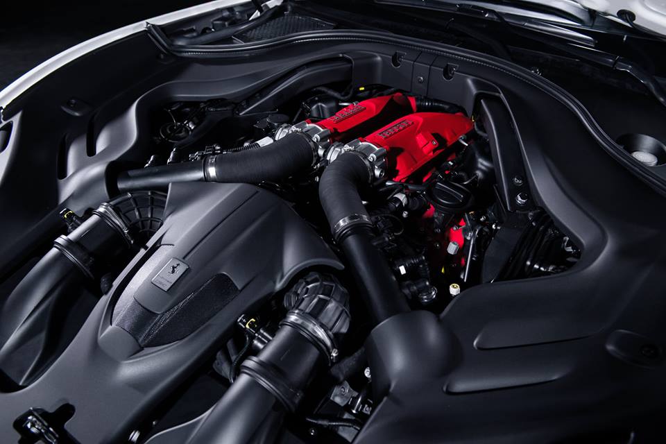 Ferrari Portofino được trang bị khối động cơ V8, tăng áp kép, dung tích 3.9 lít, sản sinh công suất tối đa 590 mã lực tại vòng tua máy 7.500 vòng/phút và mô-men xoắn cực đại 760 Nm tại dải vòng tua từ 3.000 - 5.200 vòng/phút. Ferrari Portofino được trang bị khối động cơ V8, tăng áp kép, dung tích 3.9 lít, sản sinh công suất tối đa 590 mã lực tại vòng tua máy 7.500 vòng/phút và mô-men xoắn cực đại 760 Nm tại dải vòng tua từ 3.000 - 5.200 vòng/phút.