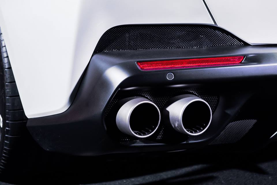 Vận tốc tối đa của siêu xe mui trần Ferrari Portofino là 320 km/h. Vận tốc tối đa của siêu xe mui trần Ferrari Portofino là 320 km/h.