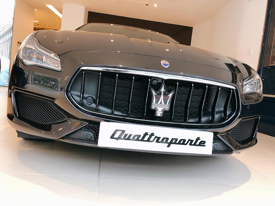 Đơn vị phân phối chính hãng dòng xe Maserati tại Việt Nam mới đưa về nước chiếc sedan Quattroporte phiên bản cực hiếm Nerissimo Edition. Đơn vị phân phối chính hãng dòng xe Maserati tại Việt Nam mới đưa về nước chiếc sedan Quattroporte phiên bản cực hiếm Nerissimo Edition.