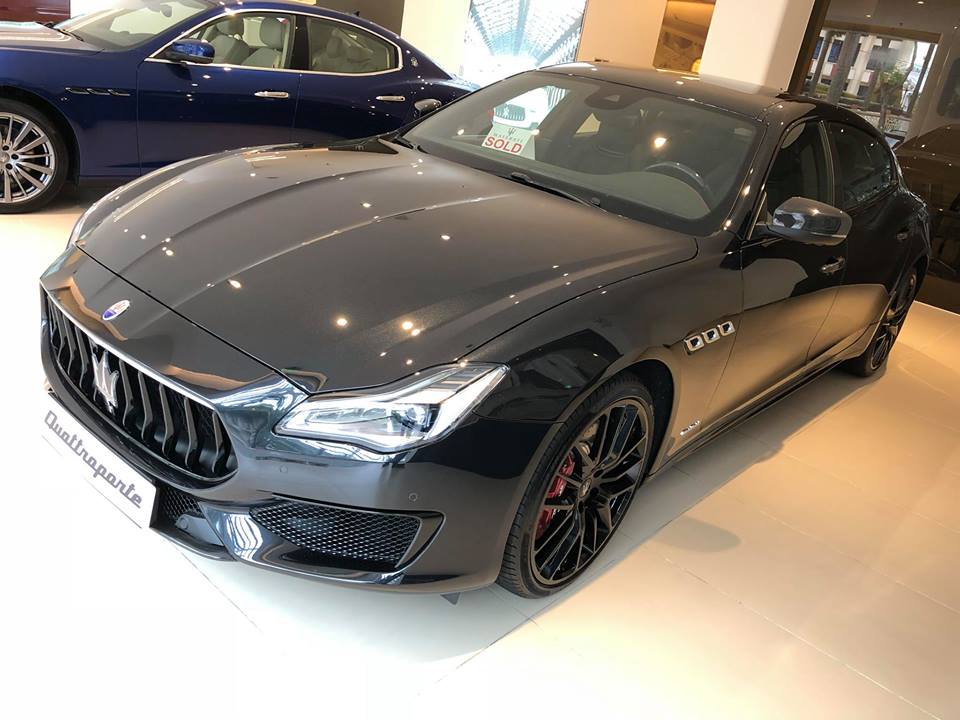 Sự xuất hiện của chiếc Maserati Quattroporte GTS Gransport Nerissimo Edition tại thị trường Việt Nam chỉ sau khoảng 2 tháng ra mắt các khách hàng trên thế giới khiến người mê xe khâm phục mức độ chịu chơi của chủ nhân chiếc sedan hàng hiếm này. Sự xuất hiện của chiếc Maserati Quattroporte GTS Gransport Nerissimo Edition tại thị trường Việt Nam chỉ sau khoảng 2 tháng ra mắt các khách hàng trên thế giới khiến người mê xe khâm phục mức độ chịu chơi của chủ nhân chiếc sedan hàng hiếm này.