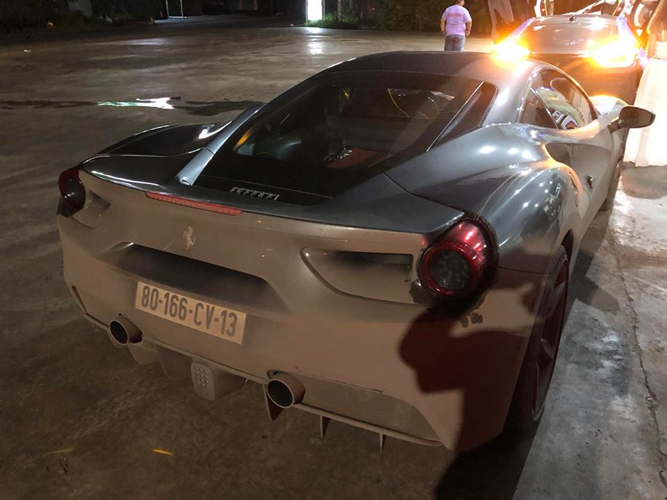 Ferrari 488 GTB của Cường Đô-la cũng tham dự vào hành trình siêu xe đi Tây Nguyên nhưng do bạn doanh nhân cầm lái. Ferrari 488 GTB của Cường Đô-la cũng tham dự vào hành trình siêu xe đi Tây Nguyên nhưng do bạn doanh nhân cầm lái.