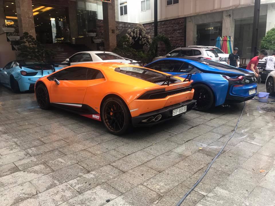 Những chiếc siêu xe đã được tắm rửa sạch sẽ và xuất phát đi Gia Lai vào 9h sáng nay. Những chiếc siêu xe đã được tắm rửa sạch sẽ và xuất phát đi Gia Lai vào 9h sáng nay.