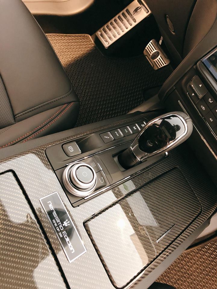 Khối động cơ này kết hợp cùng hộp số tự động ZF 8 cấp, nhờ đó, Maserati Quattroporte GTS Gransport Nerissimo Edition chỉ mất khoảng thời gian 4,7 giây để tăng tốc lên 100 km/h từ vị trí xuất phát trước khi đạt tốc độ tối đa 310 km/h.  Khối động cơ này kết hợp cùng hộp số tự động ZF 8 cấp, nhờ đó, Maserati Quattroporte GTS Gransport Nerissimo Edition chỉ mất khoảng thời gian 4,7 giây để tăng tốc lên 100 km/h từ vị trí xuất phát trước khi đạt tốc độ tối đa 310 km/h.